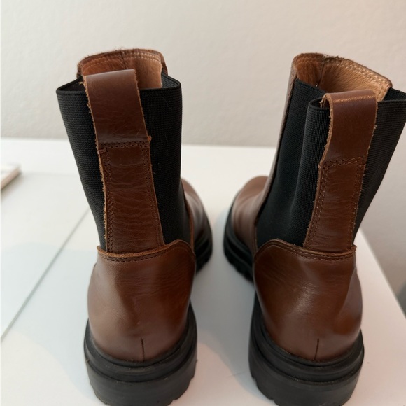 Madewell Brown Leather Chelsea Ankle Boots with Black Elastic - Picture 4 of 9